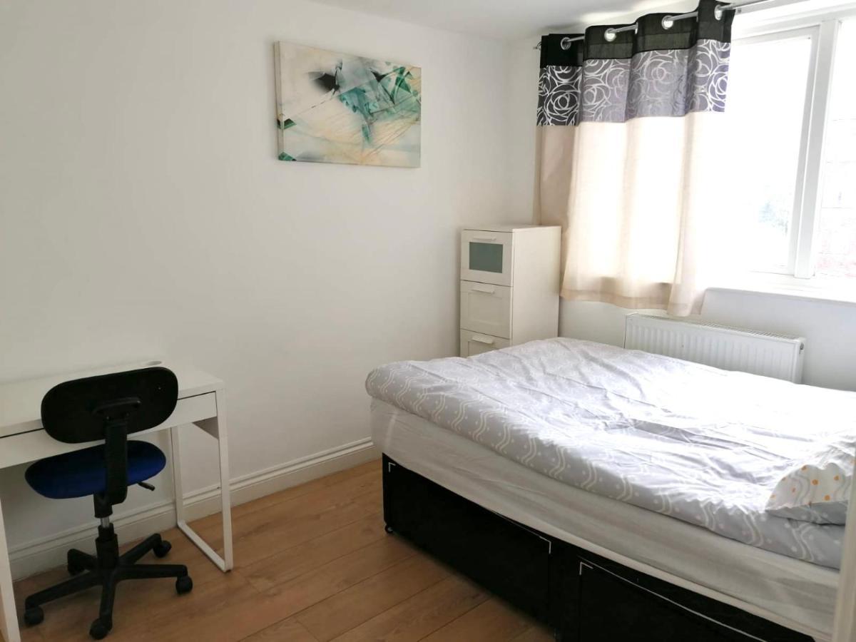 6 Bed House 3 Bathrooms Good Transport Links To London, Free Parking Dış mekan fotoğraf