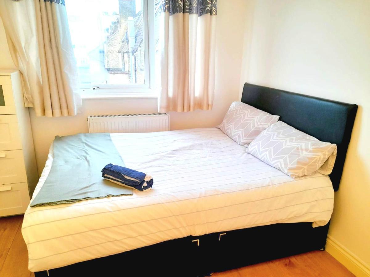 6 Bed House 3 Bathrooms Good Transport Links To London, Free Parking Dış mekan fotoğraf