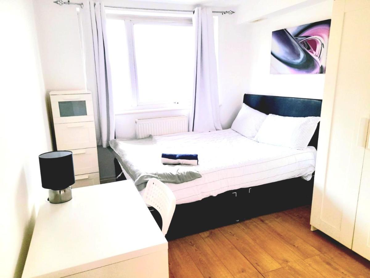 6 Bed House 3 Bathrooms Good Transport Links To London, Free Parking Dış mekan fotoğraf