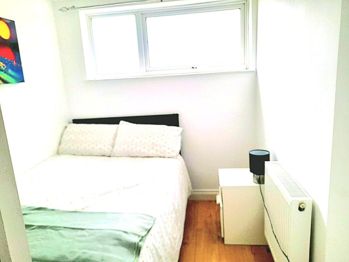 6 Bed House 3 Bathrooms Good Transport Links To London, Free Parking Dış mekan fotoğraf